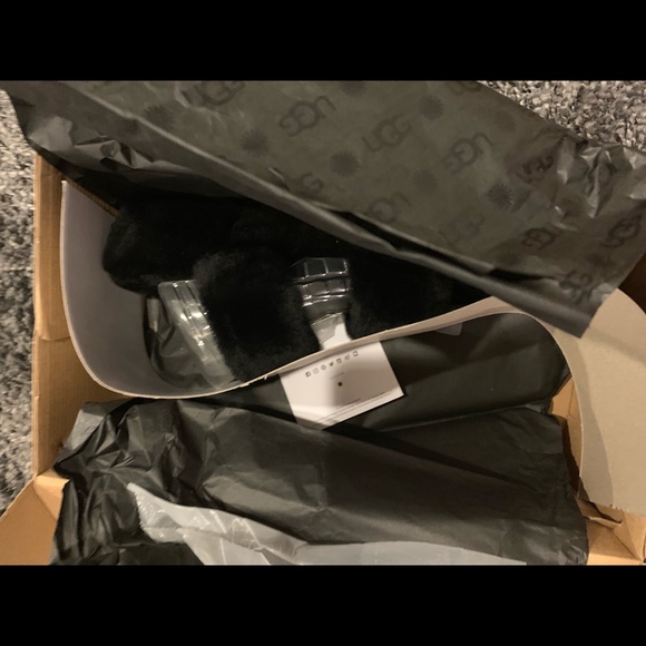 Ugg slippers - Picture 4 of 7